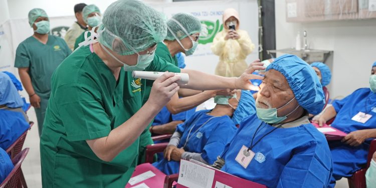 Summarecon Gelar Kegiatan Bakti Sosial Operasi Katarak Gratis di Bandung
