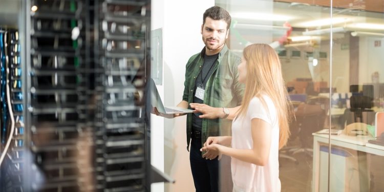 Perhatikan, Begini Cara Membuat Ruang Server Kantor Sesuai Standar IT