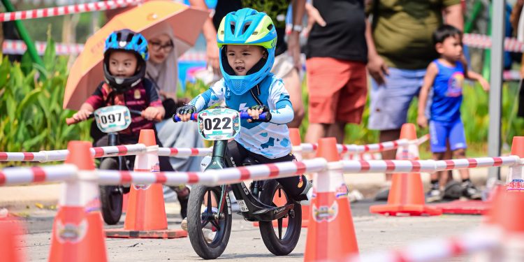 Intip Keseruan Ajang Dragrace Pushbike Anak di Metland Cikarang yang Diganjar Rekor MURI